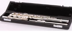Flauta SANKYO modelo CF-701 BE